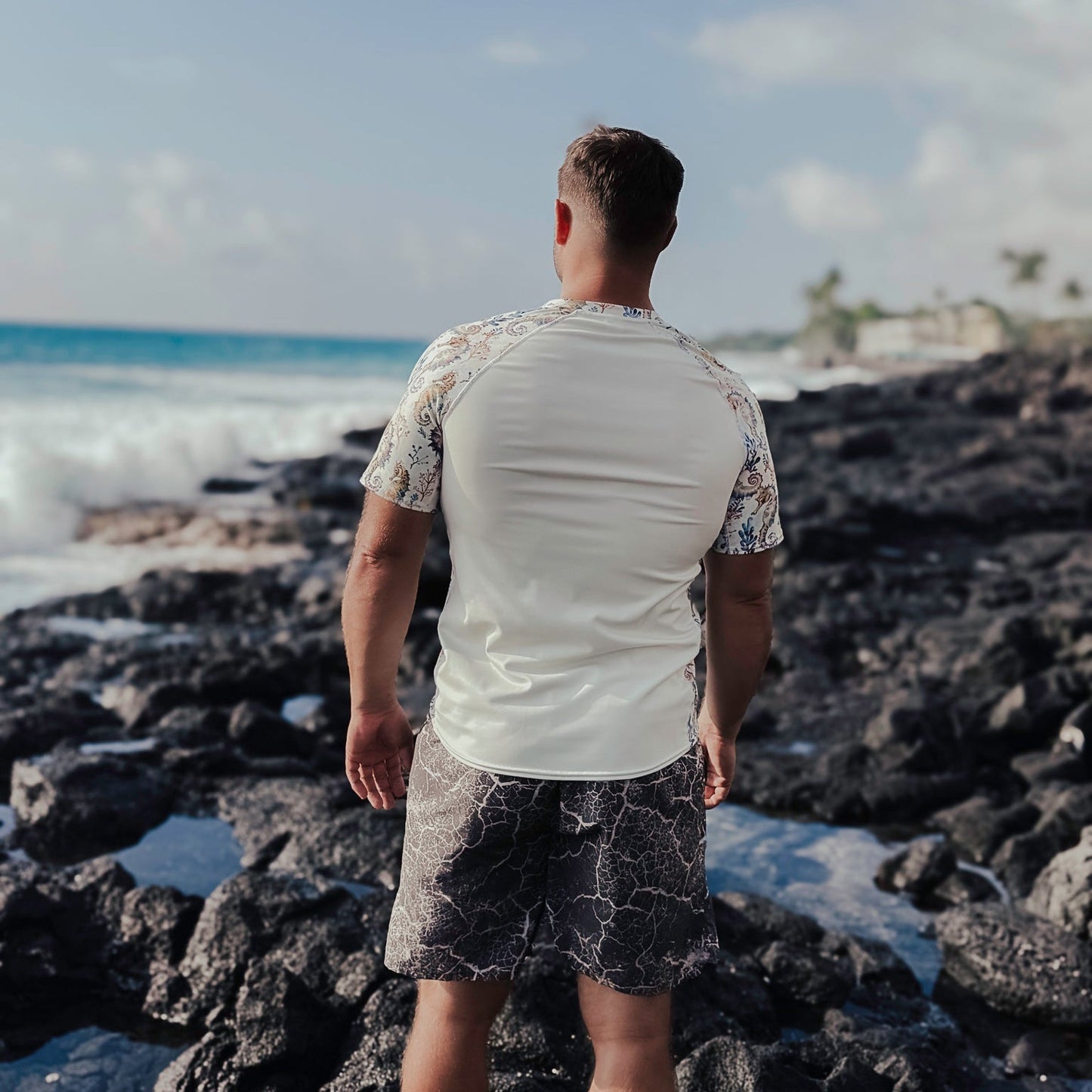 Seahorse Haven Men’s Short Sleeve Rash Guard - 