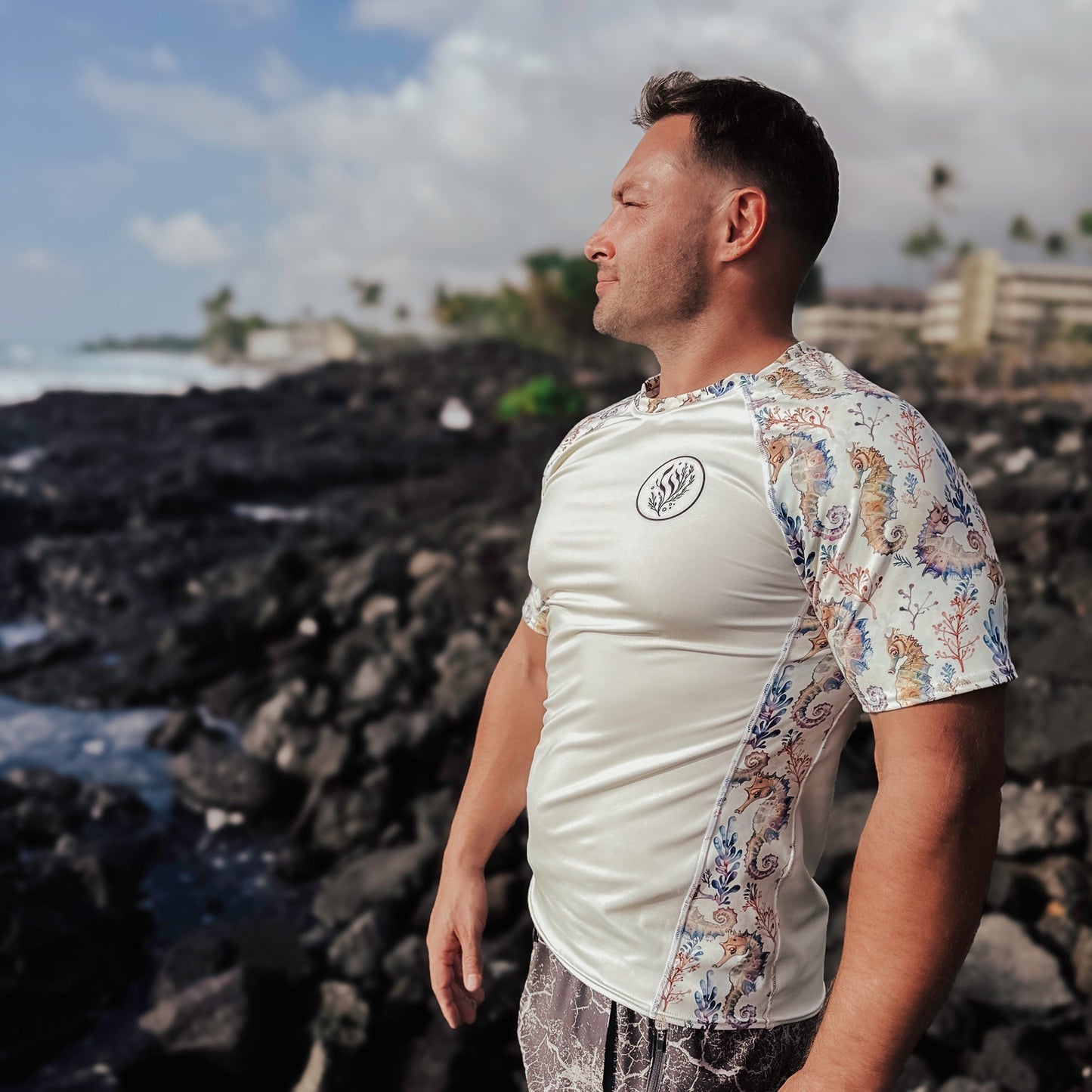Seahorse Haven Men’s Short Sleeve Rash Guard - 